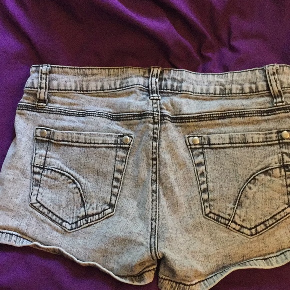 Gray denim shorts - Picture 3 of 3